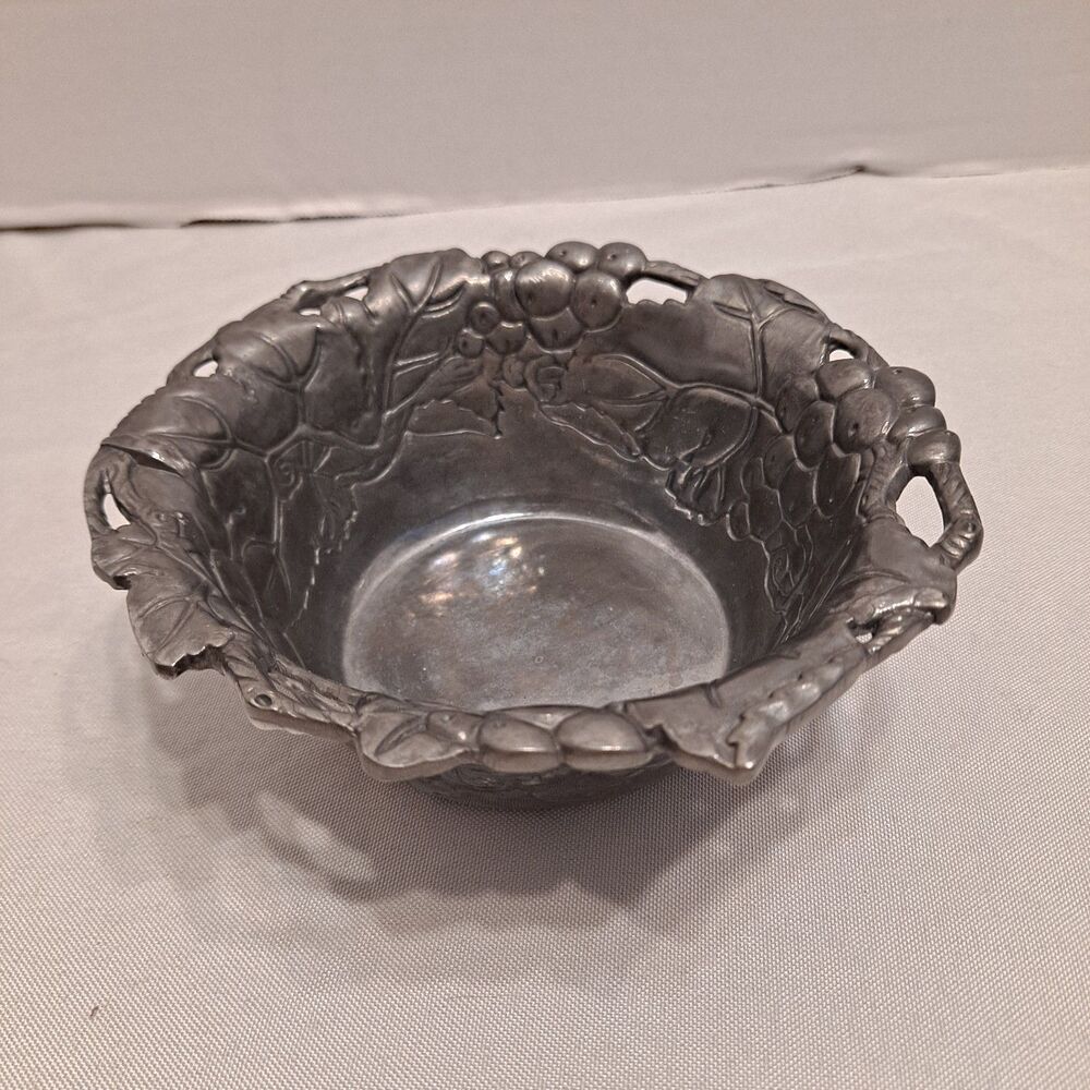 Vintage Arthur Court Designs Grape Pattern Nut Fruit Bowl Bread Pierced 2004